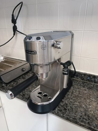 Cafetera DeLonghi Dedica