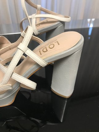 Zapatos de tacón LODI grises y blancos