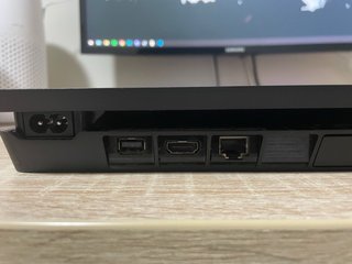 PlayStation 4 Slim Negra