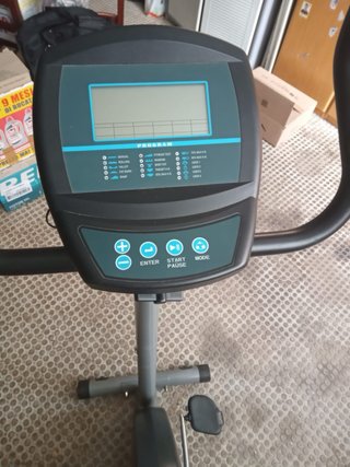 Cyclette con computer e alimentatore