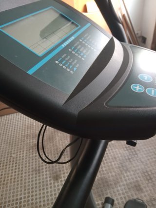 Cyclette con computer e alimentatore