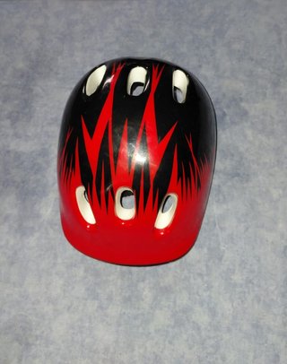 Casco Bici/Patinete Negro y Rojo Llamas Talla M