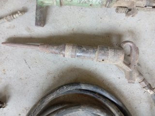CESE DE NEGOCIO LOTE COMPRESOR Y HERRAMIENTA de ai