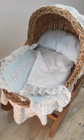 Capazo antiguo mimbre muñecas