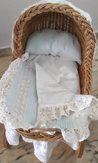 Capazo antiguo mimbre muñecas