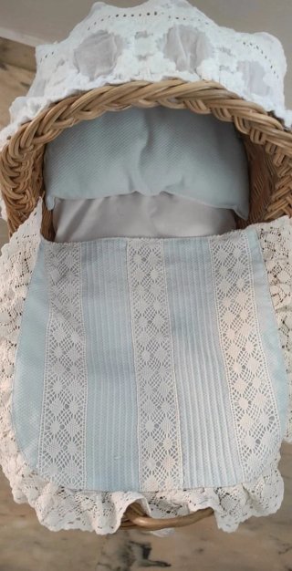 Capazo antiguo mimbre muñecas