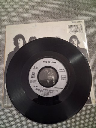 SCORPIONS: lote 2 discos single vinilo 7" 45 rpm