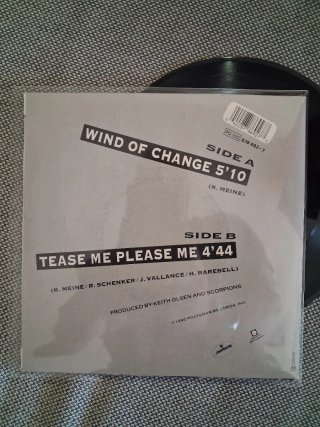 SCORPIONS: lote 2 discos single vinilo 7" 45 rpm