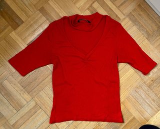 Camiseta roja de manga corta
