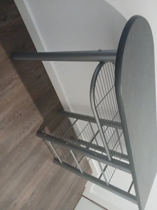 Mesa de cocina metálica gris