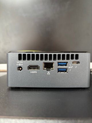 Intel NUC i3 8ª Gen | 8GB RAM | Sin Disco