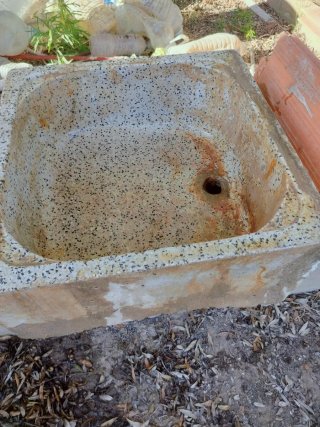 Fregadero antiguo de piedra
