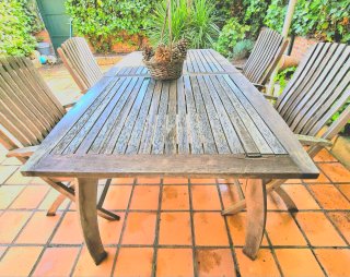 Mesa de teca con 4 sillones