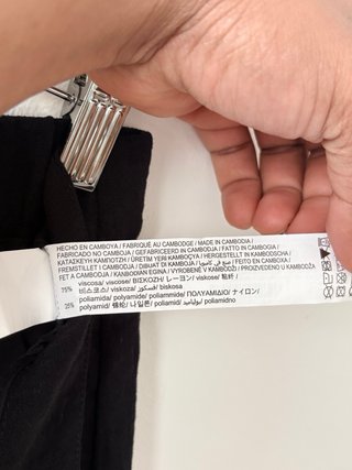 Pantalón culotte negro con pinzas Stradivarius
