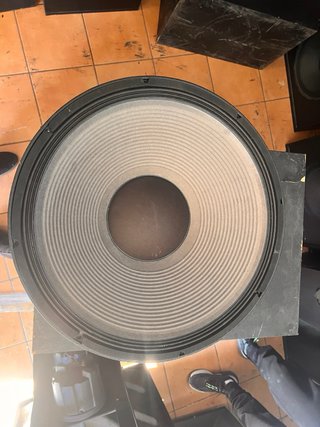 Cajón JBL 2242HPL 18” Subwoofer