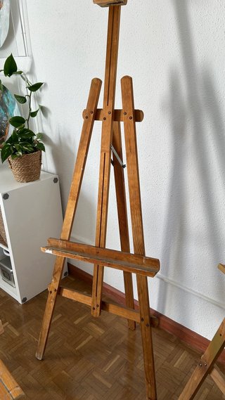 Caballete de pintura de madera 1,76 mts de alto.