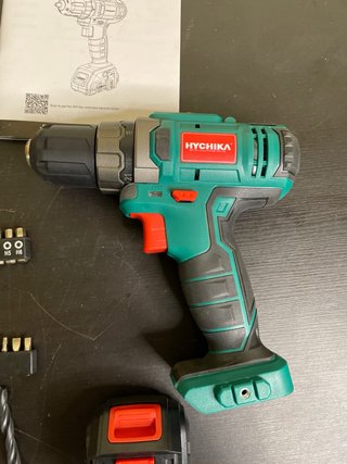 Taladro Atornillador HYCHIKA 12V Batería + Accesor