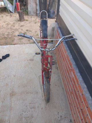 Bicicleta antigua roja