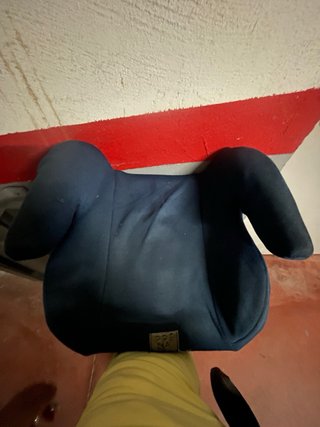 Dos alzadores de coche para niños