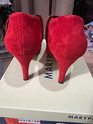 Botines rojos de ante