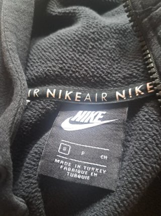 Sudadera Nike con cremallera y capucha