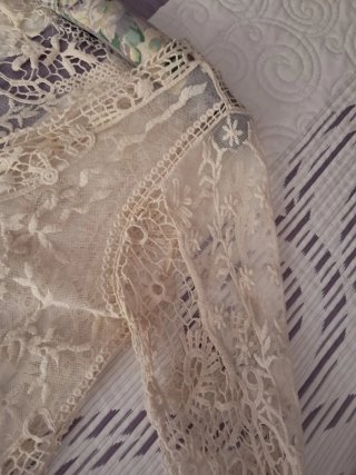 Chaqueta encaje beige