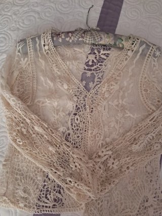 Chaqueta encaje beige