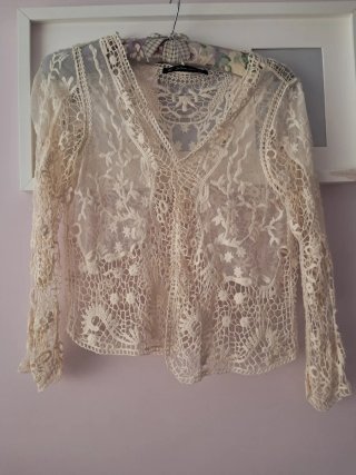 Chaqueta encaje beige