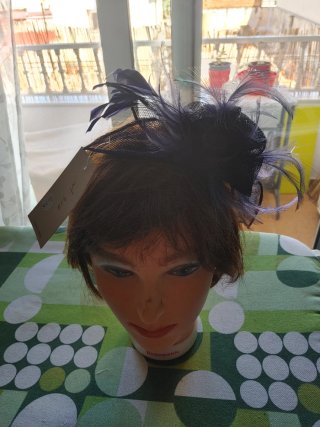 Tocado de fiesta negro y marrón