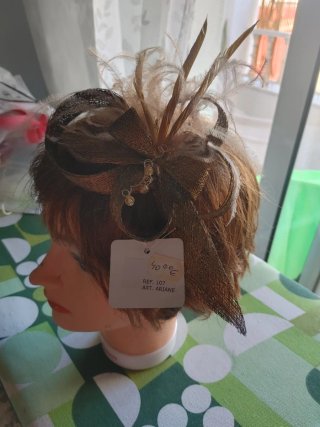 Tocado de fiesta negro y marrón