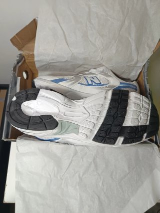 Zapatillas New Balance Blancas y Azules
