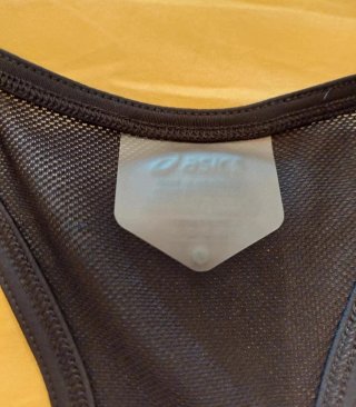 Camiseta deportiva Asics mujer negra