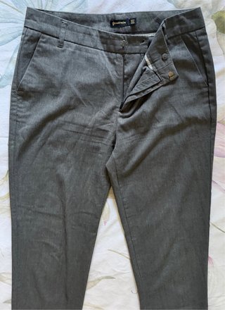 Pantalón fino gris medio tipo chino