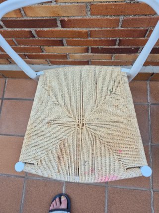 4 Sillones de metal con asiento de cuerda