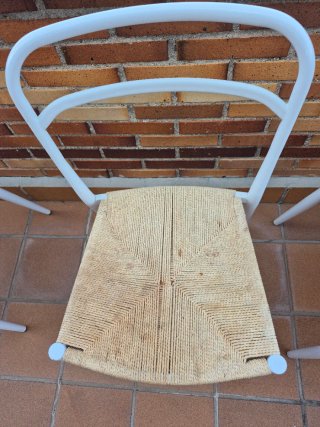 4 Sillones de metal con asiento de cuerda