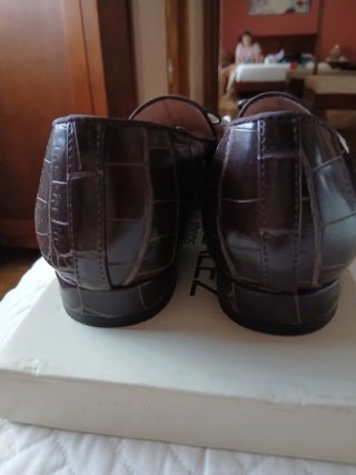 Zapatos planos marrones con lazo