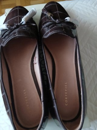 Zapatos planos marrones con lazo