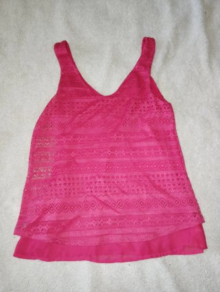 Camiseta de vestir rosa con encaje