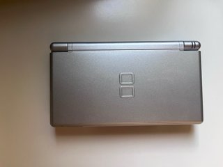 Nintendo DS Lite Plata con Juego Inlcuido