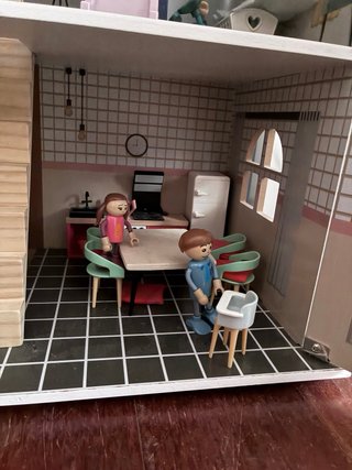 Casa de muñecas de madera