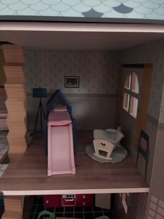 Casa de muñecas de madera