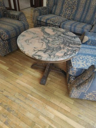 Conjunto de sofás y sillón tapizado