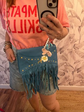Bolso de piel turquesa con flecos