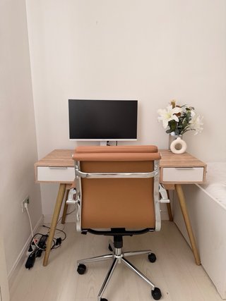 Escritorio y Silla de Oficina Marrón