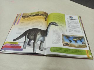 Enciclopedia de los dinosaurios.