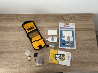 Cámara Nikon D3500 con objetivo y accesorios
