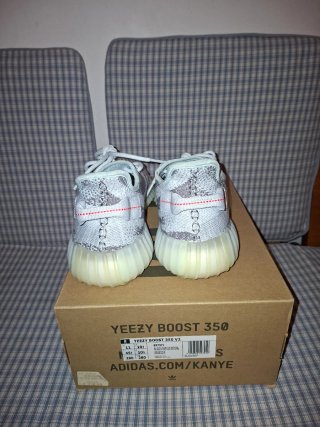 Adidas Yeezy Boost 350 V2 blutints