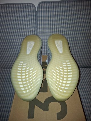 Adidas Yeezy Boost 350 V2 blutints