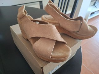 Sandalias Clarks Giselle Cove Cuña Beige