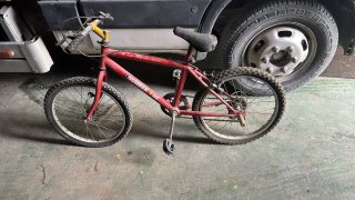 Bicicleta infantil roja